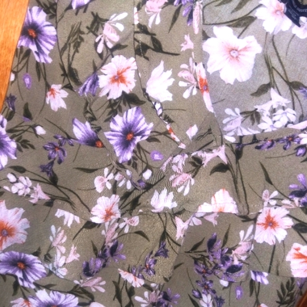 AE Floral Ruffle Tank - Picture 2 of 8